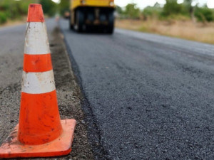 Na území Plzně bude příští rok zhruba stejně silničních staveb jako letos. Více ale omezí dopravu ve městě