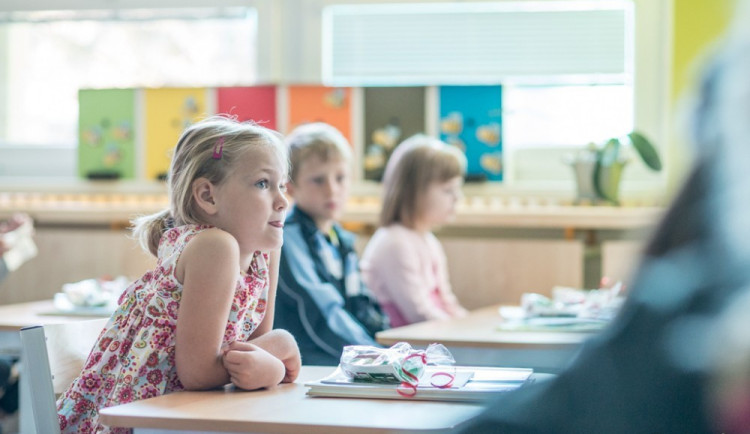 Školy v Plzeňském kraji posílily za deset let zabezpečení, školí učitele i děti