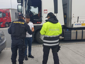 Policisté provětrali několik ubytoven pro cizince, velkou burzu nebo stavbu. Zaměřili se i na nelegální migraci