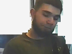 Statisíce korun vyluxoval z účtu falešný bankéř. Při výběru peněz zachytila kamera tvář neznámého muže