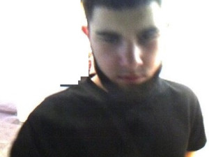 Statisíce korun vyluxoval z účtu falešný bankéř. Při výběru peněz zachytila kamera tvář neznámého muže