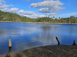 V obří přehradě poklesla hladina o šest metrů. Důvodem je oprava vodní elektrárny umístěné v její hrázi