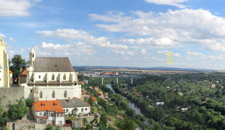 Vedení Znojma odmítá obří větrníky na hranici s Rakouskem. Je to příliš velký zásah do krajiny, namítá