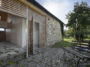 V prestižní soutěži Grand Prix Architektů zabodovala přestavba stodoly na rodinný dům v Čilé