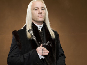 Luciuse Malfoye jsem původně vůbec hrát nechtěl, prozradil Jason Isaacs