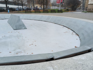 ANKETA: Voda prýštila z opravené kašny dva týdny, znovu bude v plné parádě až v květnu