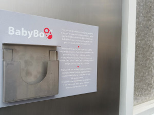 Babybox nové generace je modernější a mnohonásobně jištěný. Matky do toho starého odložili pět dětí