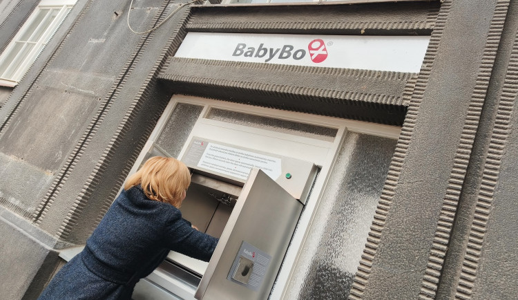 Babybox nové generace je modernější a mnohonásobně jištěný. Matky do toho starého odložili pět dětí
