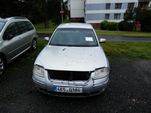 Radnice stále řeší nedostatek parkovacích míst, mnoho jich zabírají ohyzdné autovraky