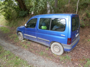 Radnice stále řeší nedostatek parkovacích míst, mnoho jich zabírají ohyzdné autovraky
