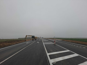 Dříve nebezpečná křižovatka smrti na trase Plzeň - Karlovy Vary prodělala výraznou proměnu