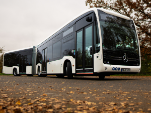 Město brázdí nový kloubový elektrobus, cestující ho potkají na lince 24 a 30