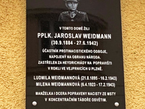 Hrdinu popraveného za heydrichiády připomíná nová pamětní deska. Jeho manželku a dceru nacisté ze msty zavraždili v Osvětimi