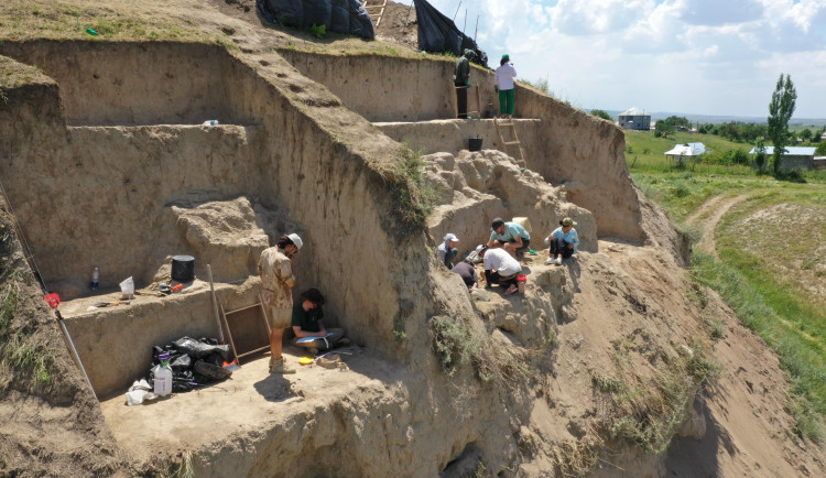 Plzeňští archeologové zkoumají dosud neprobádané oblasti na Hedvábné stezce