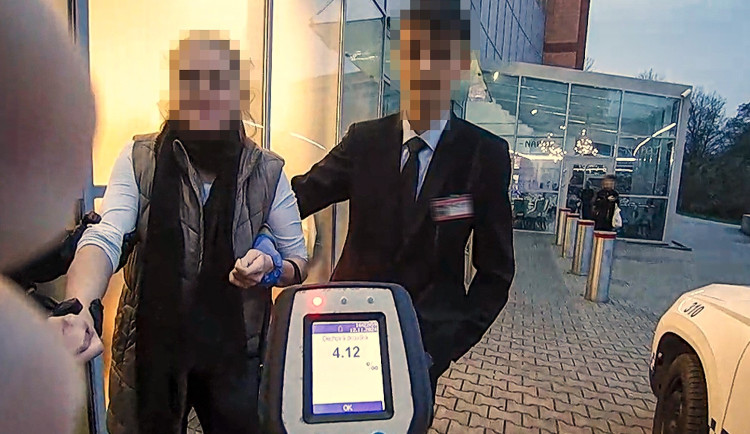 Žena se propila do žalostného stavu