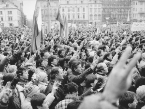 Sametovou revoluci odstartovali v Plzni studenti a herci. S napětím se čekalo na reakci Škodováků