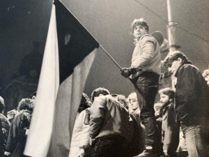FOTO: V mrazivém listopadu roku 1989 se začal hroutit komunistický režim, až se nakonec celý zhroutil