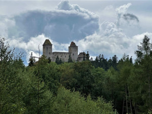 Hrad Kašperk ještě před opravou věže
