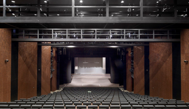 Hendikepovaní se konečně dočkají důstojných a dostupných míst v hledišti Nového divadla. Vzniknou ve 4. řadě