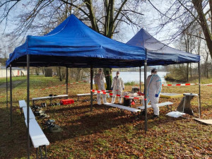 Veterináři likvidují chov zasažený ptačí chřipkou. Usmrtí 13 tisíc kusů drůbeže, hlavně kachny
