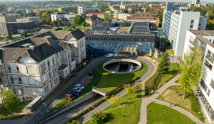 Jen nejnutnější případy. Fakultní nemocnice Olomouc kvůli odstávce datové sítě v sobotu omezí provoz