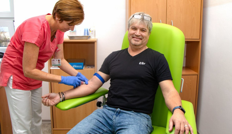 Letošní Movember láme rekordy, zájem o preventivní vyšetření prostaty z kapky krve je obrovský