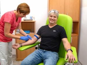 Letošní Movember láme rekordy, zájem o preventivní vyšetření prostaty z kapky krve je obrovský