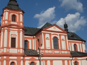 Dominantou Přeštic je kostel Nanebevzetí Panny Marie