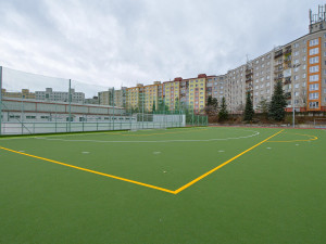 Plzeň má nové hřiště pro tréninky, zápasy a turnaje v pozemním hokeji. Cvičí na něm také atleti a děti ze ZŠ