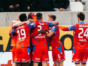 Plzeňští fotbalisté vyhráli v Hradci Králové 1:0, gólem v závěru rozhodl Dweh