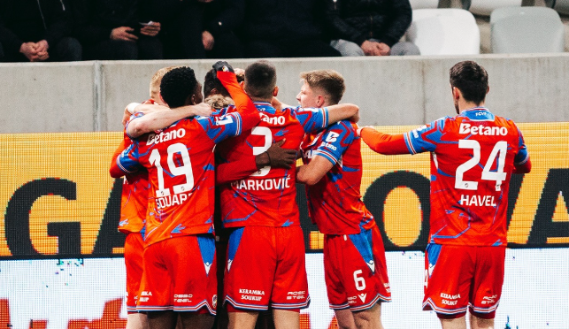 Plzeňští fotbalisté vyhráli v Hradci Králové 1:0, gólem v závěru rozhodl Dweh