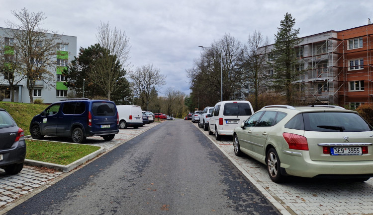 Opravená ulice Ke Sv. Jiří