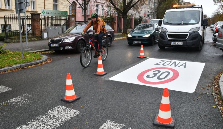 Řidiči pozor, nová Zóna 30 s výrazně omezenou rychlostí vznikla na Borech. Cílem je ochránit chodce a cyklisty