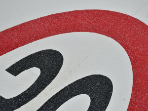 Řidiči pozor, nová Zóna 30 s výrazně omezenou rychlostí vznikla na Borech. Cílem je ochránit chodce