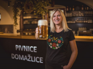 K chodským tradicím se vrací ve svých pivních recepturách devětadvacetiletá vrchní sládková Jana Müllerová