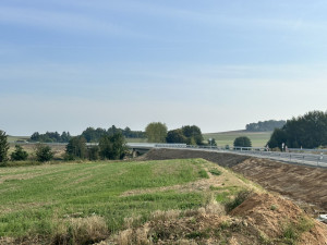 Konečně je celý hotový. ŘSD otevře 2. prosince osmikilometrový obchvat Klatov za miliardu. Uleví centru města