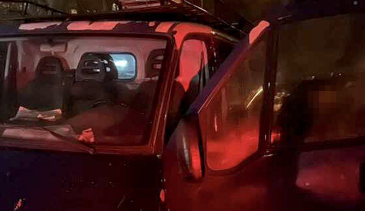 Dodávka hledaného muže na parkovišti