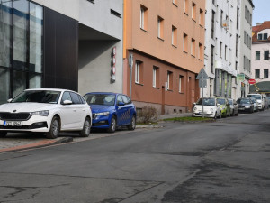 Město rozšířilo zóny placeného parkování na Borech a Slovanech
