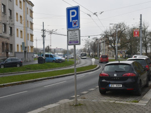 Město rozšířilo zóny placeného parkování na Borech a Slovanech