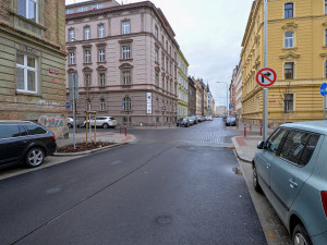 Bendova ulice prošla rekonstrukcí. Nové jsou chodníky, silnice i parkovací místa