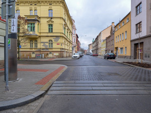 Bendova ulice prošla rekonstrukcí. Nové jsou chodníky, silnice i parkovací místa