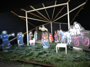 Šumavští hasiči z maličké obce vytvořili unikátní betlém. Základem jsou reálné postavy jejich sboru