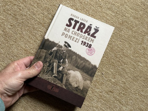 Unikátní publikace představuje nepublikované dobové fotografie a popisuje bouřlivou atmosféru na česko-německé hranici v roce 1938