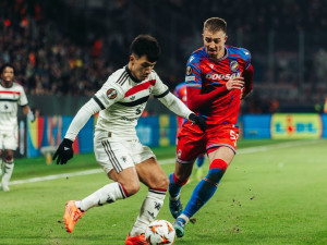 Fotbalisté Plzně neudrželi vedení a s Manchesterem gólem v závěru utkání prohráli 1:2