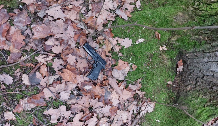 Odhozená zbraň.