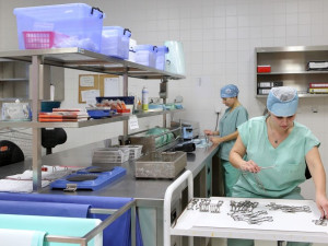 Nemocnice Plzeňského kraje posílí jednodenní péči, například v oblasti chirurgie a ortopedie