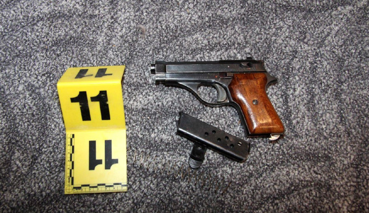 Jedna ze zajištěných zbraní