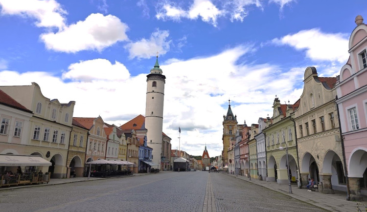 Domažlice mají příští rok hospodařit se schodkem 61 milionů, nejvíce peněz půjde do oprav silnic a akvaduktu