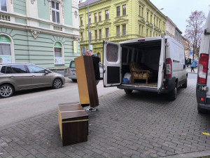 Nábytková banka rozdělila mezi potřebné přes 14 tun materiální pomoci