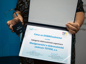 Totem funguje v Plzni už 25 let. Pomáhá rodinám, dětem i seniorům. Za dobu existence jím prošly tisíce dobrovolníků